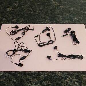 Wired Earbuds x 5 (two have microphones)